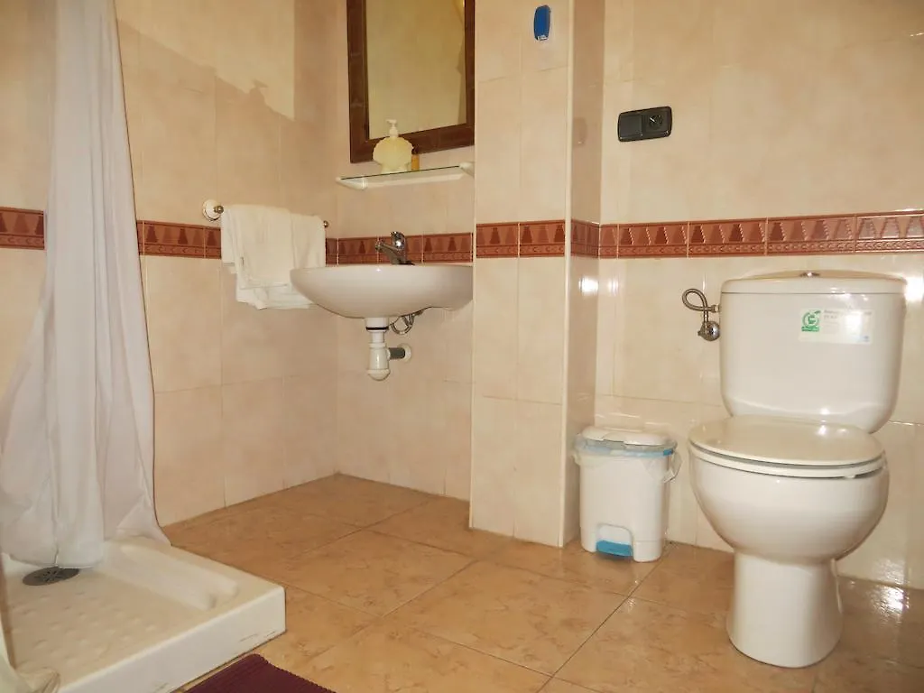 Hostal Restaurante Reina El Tejar Guest house