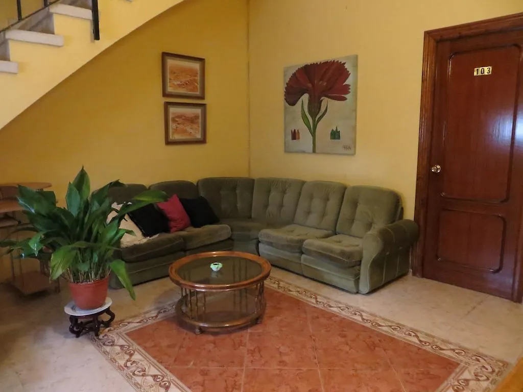 Hostal Restaurante Reina El Tejar 2*,